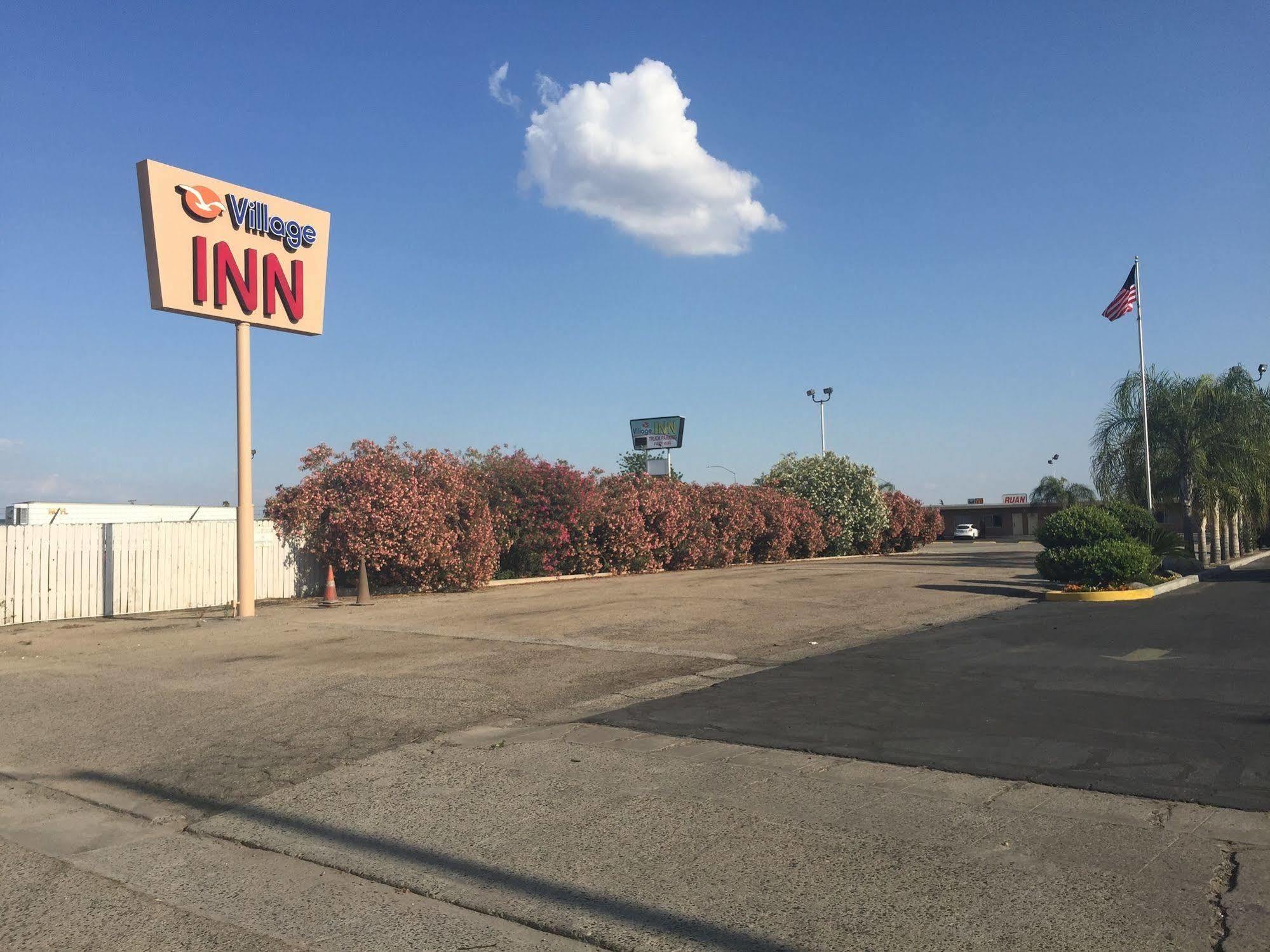 Village Inn Tulare Extérieur photo
